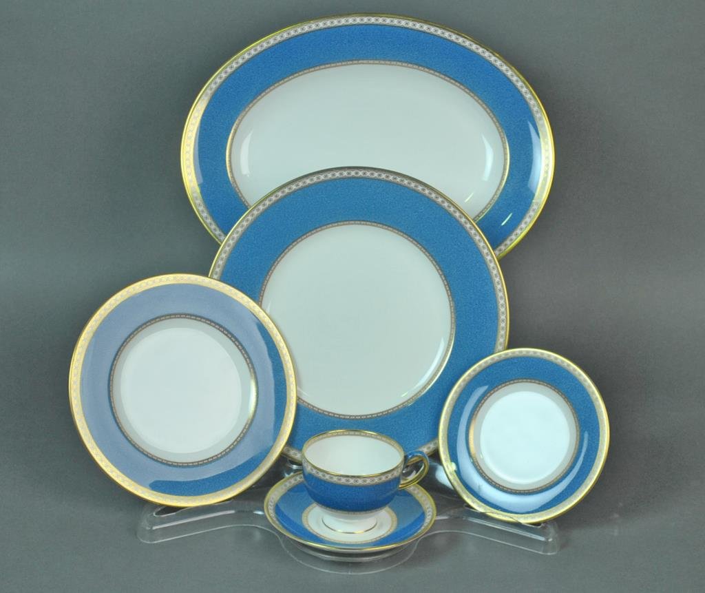 (61) PIECE WEDGWOOD ULANDER BLUE CHINA SET (1 of 2)