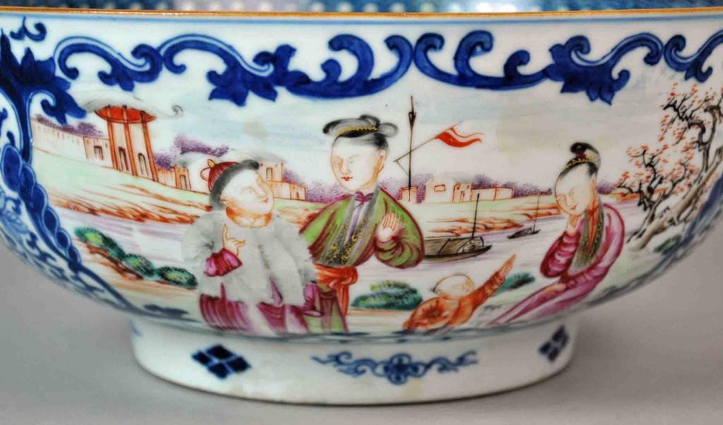 CHINESE EXPORT FAMILLE ROSE CENTER BOWL (1 of 10)