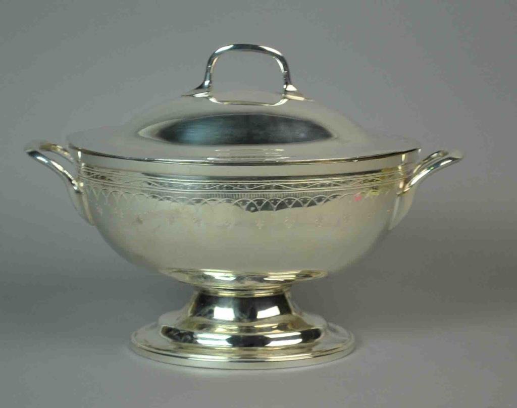 REED & BARTON SILVERPLATE SOUP TUREEN (1 of 1)