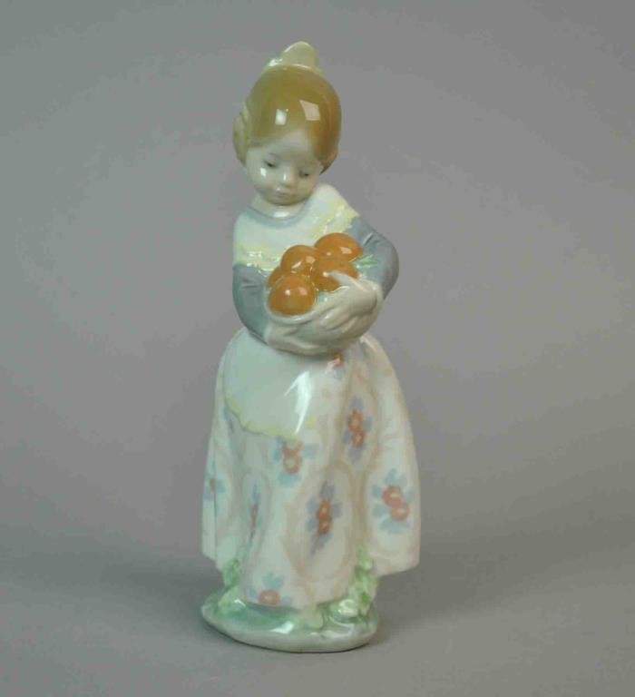 LLADRO FIGURINE – VALENCIAN GIRL (1 of 1)