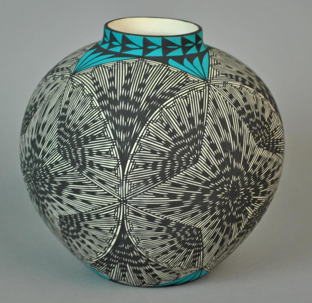 FREIDA VALLO ACOMA POTTERY VASE (1 of 2)