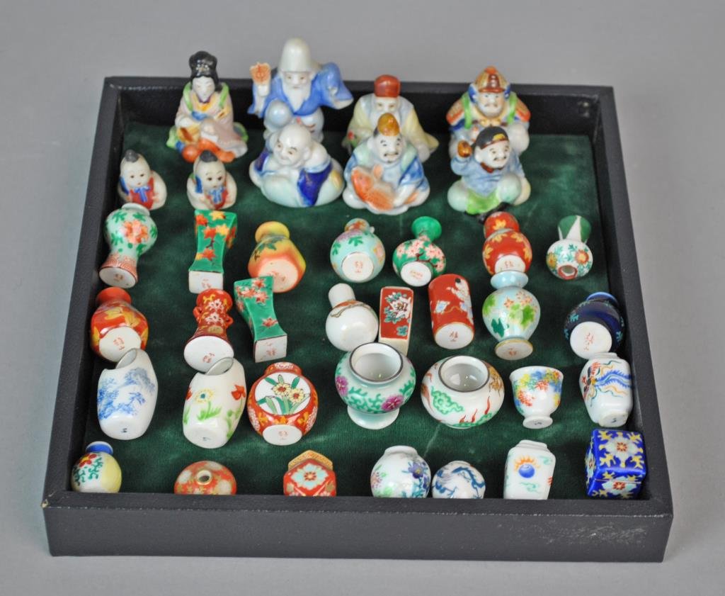 (30+) ASIAN MINIATURE PORCELAINS: 20thC., including figures and tablewares, some hand-painted examples, some signed, tallest 1.75in.