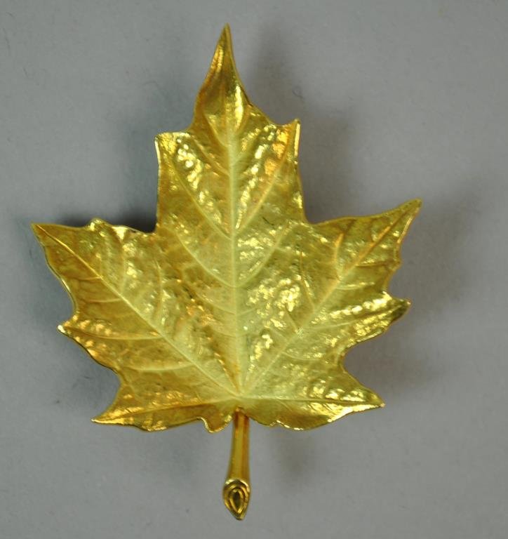 TIFFANY GOLD MAPLE LEAF PIN (1 of 2)