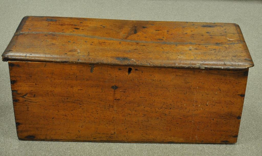 ANTIQUE COUNTRY PINE BLANKET CHEST (1 of 2)