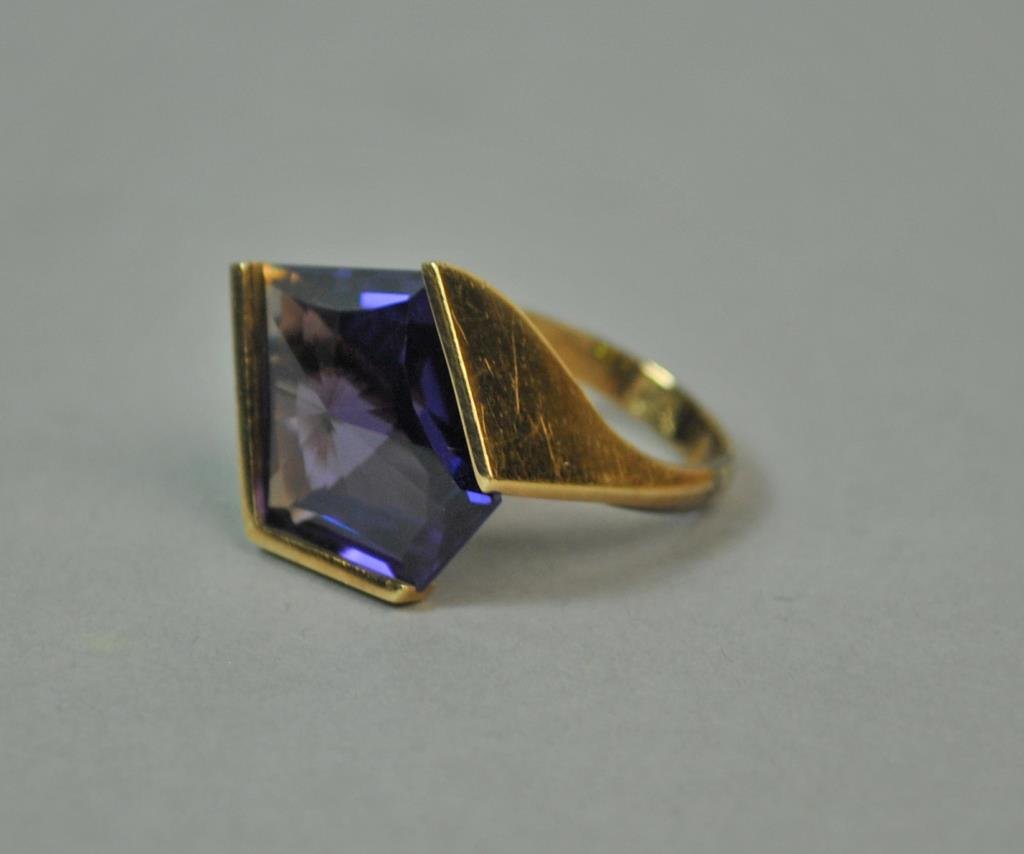 GOLD COLOR SHIFT PURPLE STONE RING (1 of 3)