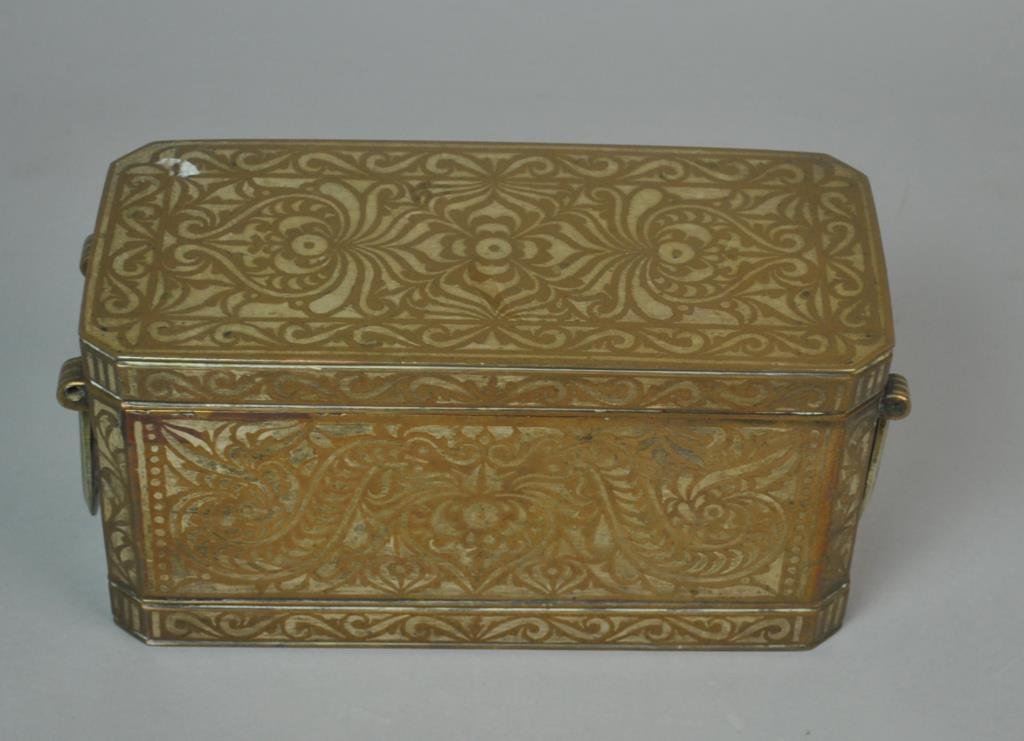 EAST ASIAN INLAID BETEL NUT BOX (1 of 3)