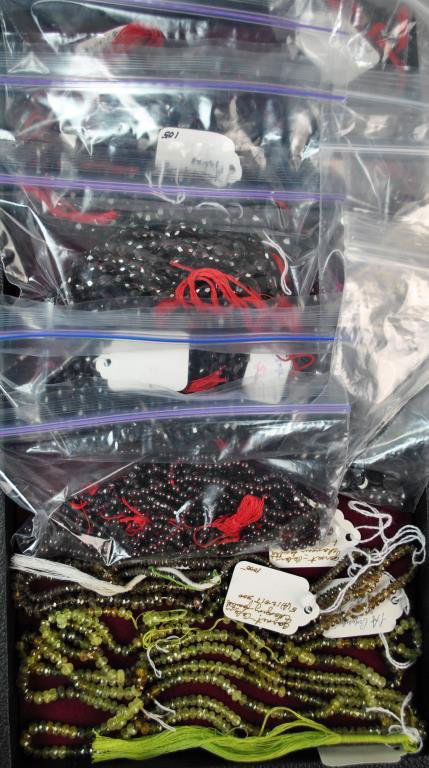 LARGE LOT GARNET LOOSE STONES & STRINGS (1 of 7)