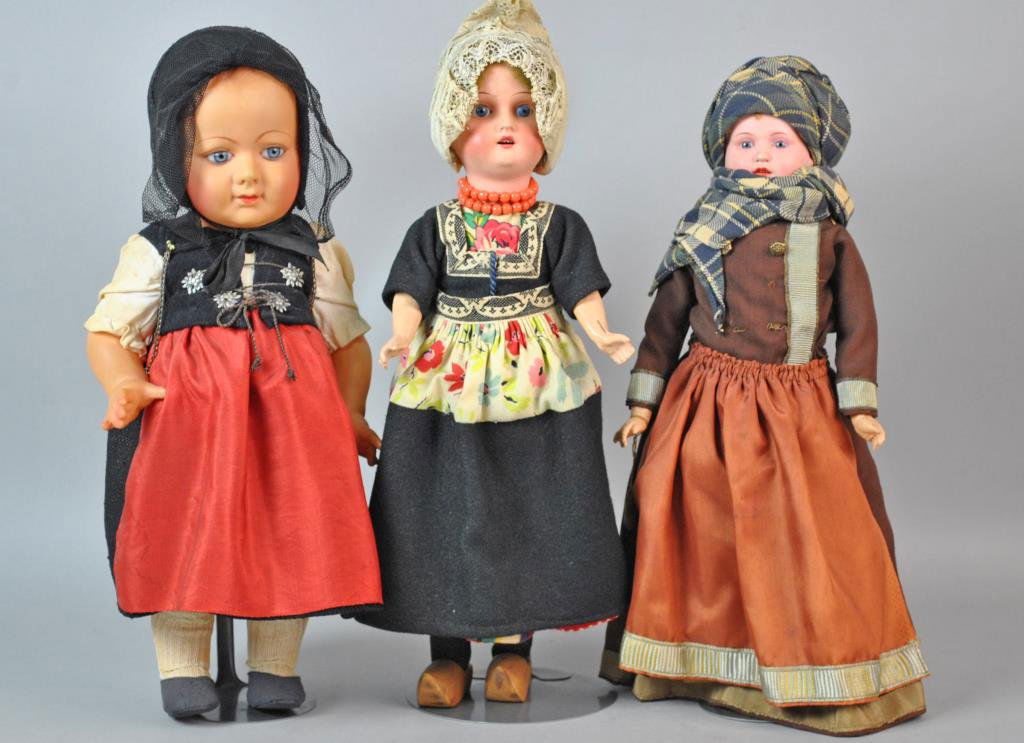 (3) INTERNATIONAL DOLLS (1 of 2)