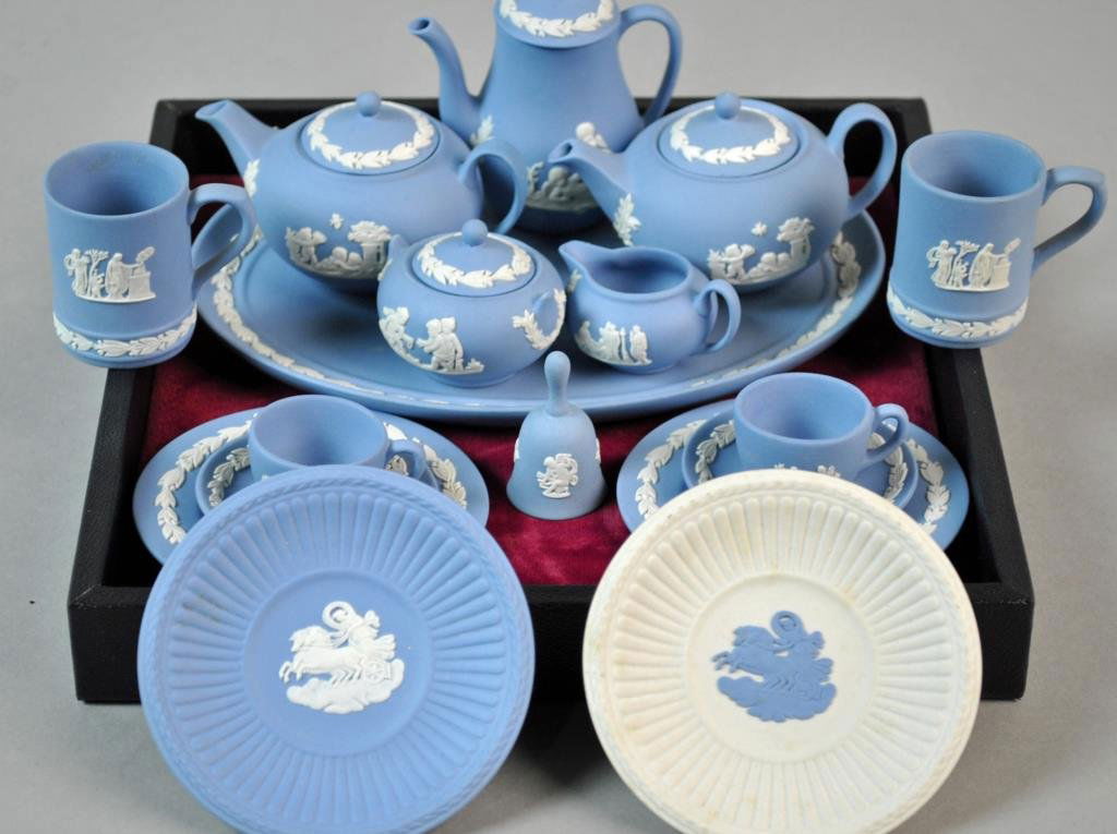 (17) PIECE WEDGWOOD MINIATURE TEA SERVICE (1 of 1)