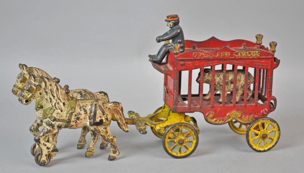 KENTON CAST IRON OVERLAND CIRCUS CAGED BEAR WAGON (1 of 3)