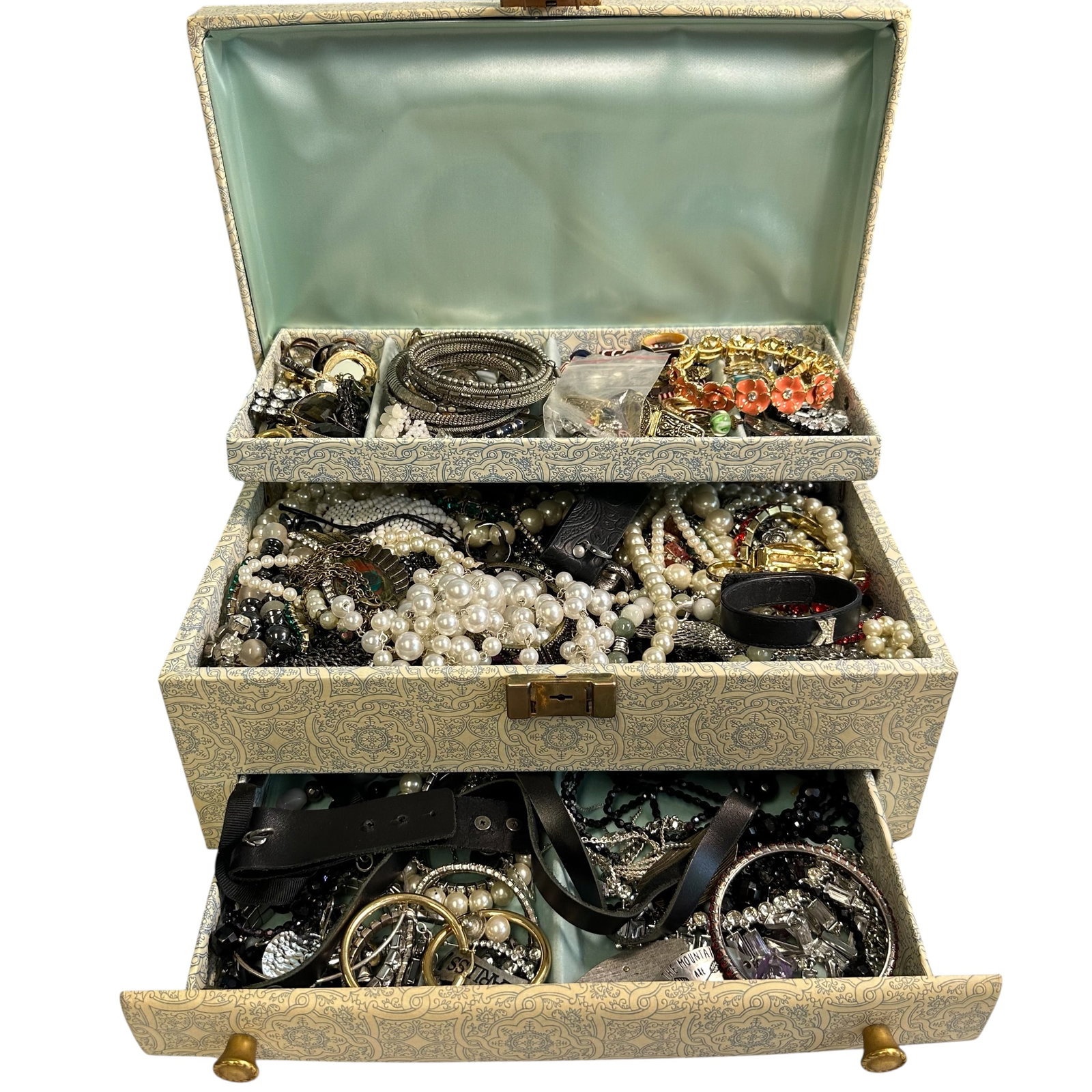 Vintage Jewelry Box of Costume Jewelry (1 of 10)