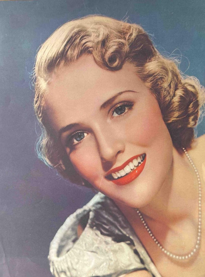 GLAMOUROUS 1950s HOLLYWOOD PORTRAIT OF A SMILING WOMAN - PRINT: GLAMOUROUS 1950s HOLLYWOOD PORTRAIT OF A SMILING WOMAN - PRINT A CLASSIC RETRO STUDIO PORTRAIT PRINT OF A WOMAN WITH A BRIGHT SMILE AND ELEGANT CURLY BLONDE HAIR, EXUDING THE QUINTESSENTIAL HOLLYWOOD 