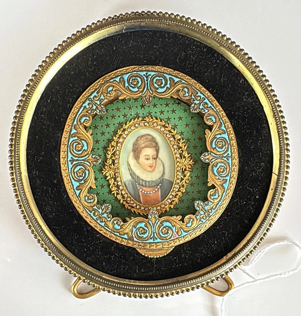 19TH CENTURY FRENCH PORTRAIT ON PORCELAIN PLAQUE: 19TH CENTURY FRENCH PORTRAIT ON PORCELAIN PLAQUE - A FINELY DETAILED 19TH-CENTURY FRENCH PORTRAIT MINIATURE, DELICATELY HAND-PAINTED ON PORCELAIN. THIS PIECE SHOWCASES THE REFINED ARTISTRY OF THE ERA,