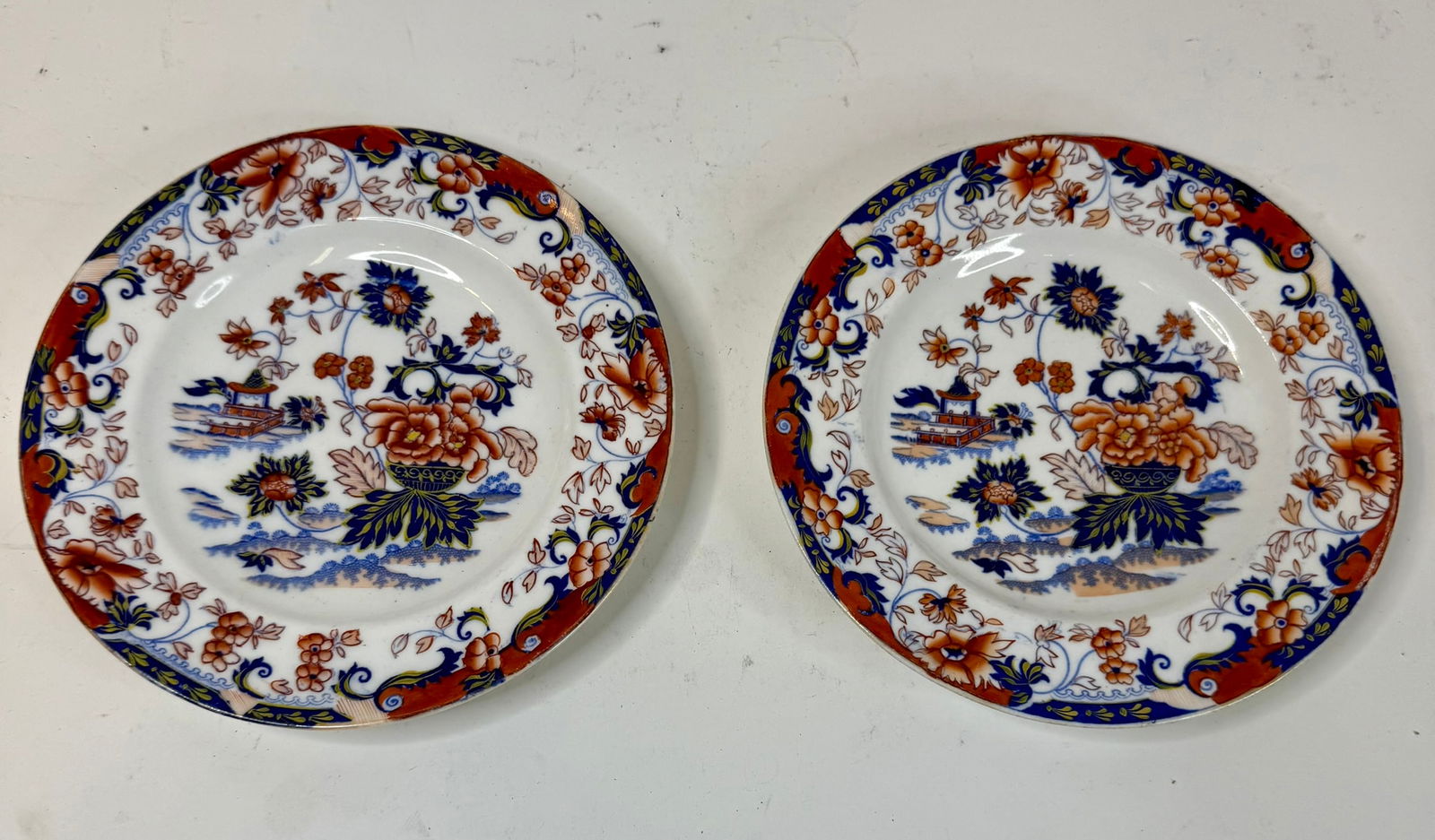 Pair of English Ironstone Japanese Pattern Plates: English Ironstone, Japanese pattern plates