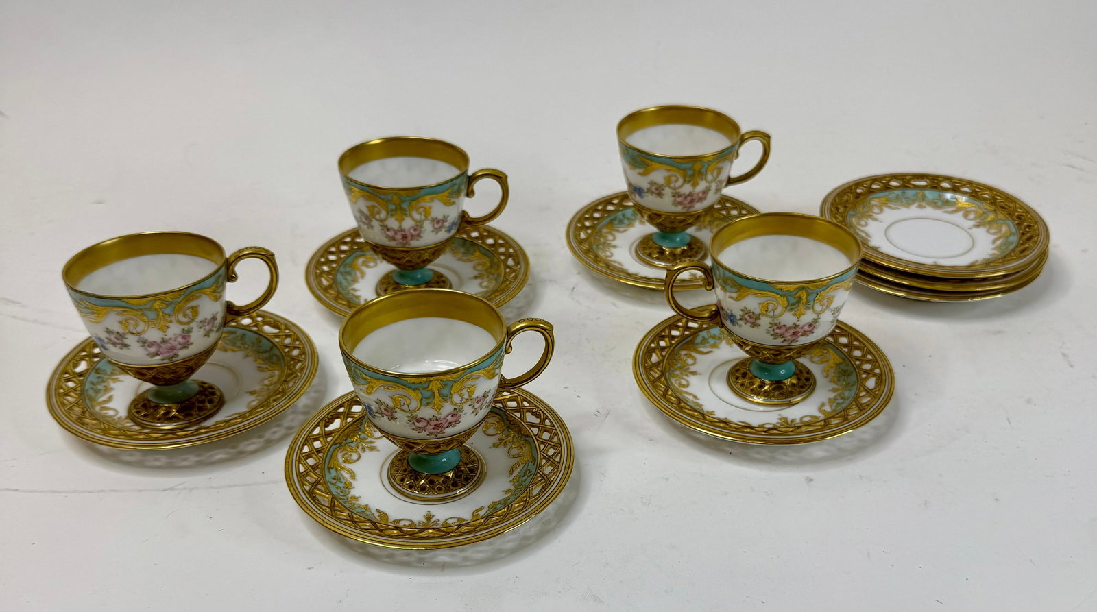 Set of 5 Demitasse Cups and Saucers: Lot of 5 Pirken Hammer Czech Republic Gold Filagree. 5 Cups and 6 saucers.