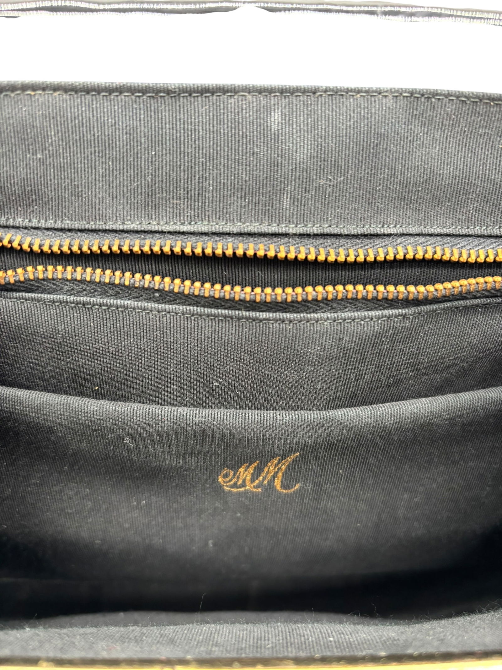 Vintage Black Patent Purse with Bakelite Handles - 5