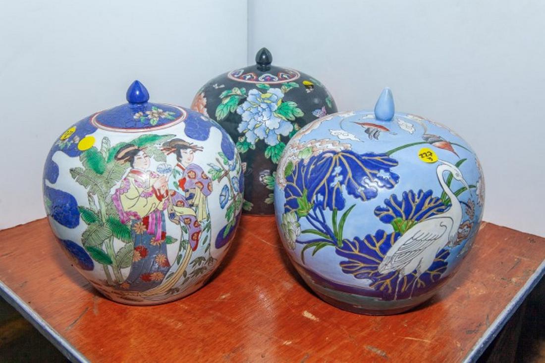 Lot of 3 Chinese Covered Jars (1 of 4)