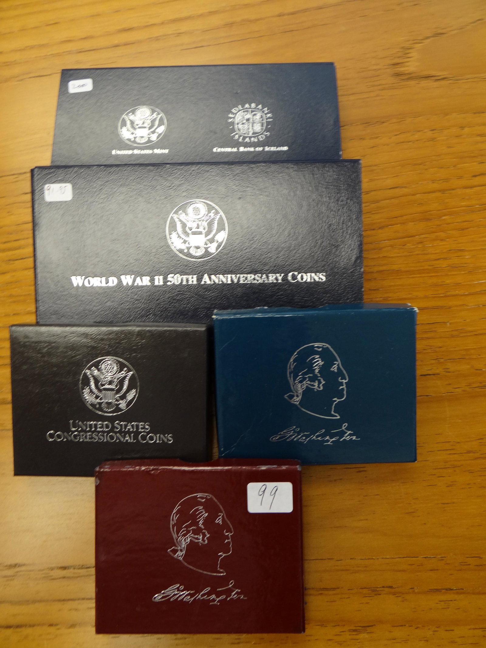 Modern Commemoratives: 50c: 1982DS Washington, BU &: Modern Commemoratives: 50c: 1982DS Washington, BU & Proof & 1989 Congressional, Proof Two Coin Sets: 1992 WWII & 2000 Leif Ericson, Proof
