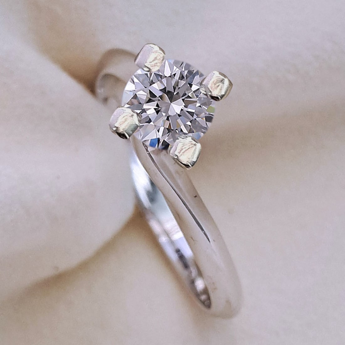 18K Solid Gold 0.30ct Solitaire Diamond Ring Valentino Style (1 of 1)