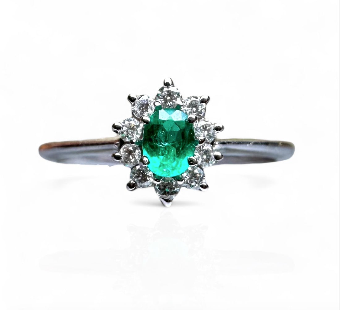0.13ct Colombian Emerald  set on 18k Solid Gold Made in Italy Ring with Diamonds (1 of 8)