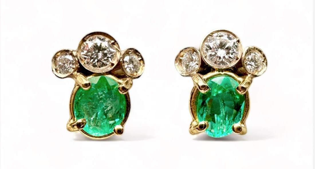 Wonderful and deep Green Genuine 0.82ct Colombian Emerald  set on 18k Solid Gold Earrings with (1 of 3)