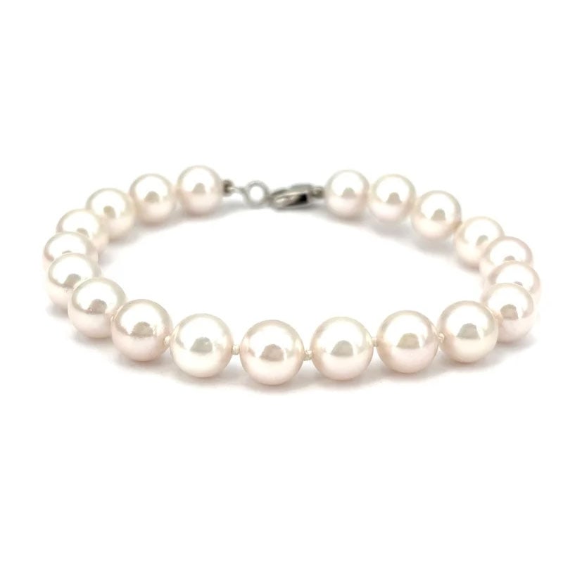 Timeless 18K White Gold Akoya Pearl Strand Bracelet with Lobster Clasp - 16.36gr: A timeless and sophisticated bracelet crafted in 18K white gold, featuring a single strand of Japanese Akoya pearls secured with a refined lobster clasp, expressing enduring elegance and luminous harm