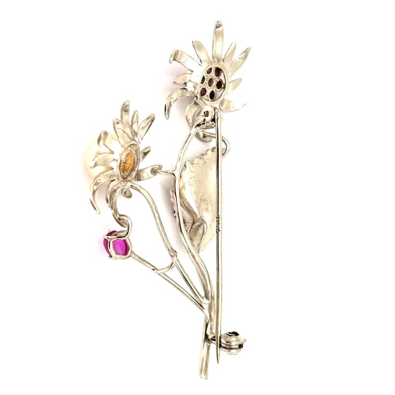 18K White Gold Double Petal Ornamental Brooch with Akoya Pearl and 0.49-0.54ct Rubies - 9.69 gr (1 of 6)