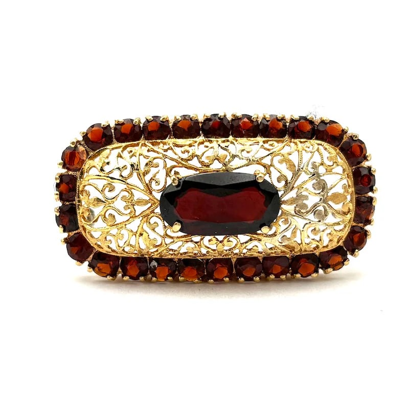 Graceful Rounded Rectangular Vintage Yellow Gold Brooch with Striking Garnets, 9.69 g: Graceful Rounded Rectangular Vintage Yellow Gold Brooch with Striking Garnets. An authentic example of classic goldsmith artistry, appreciated today as a distinctive and stylish accessory with rare