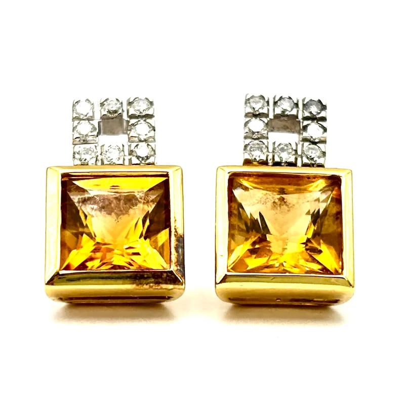 Stylish Square Earrings in 18kt Yellow & White Gold, Featuring Citrine & Diamonds - Weight 5.38gr: Stylish modern square earrings framed in 18kt yellow and white gold, adorned with square-cut citrine stones and small brilliant diamonds at the lobes. Designed for comfort and sophisticated everyday w