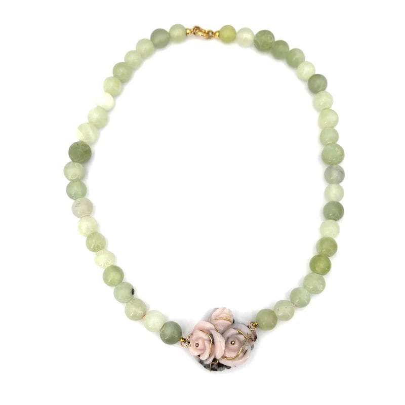 Stylish 18k Yellow Gold Necklace with Carved Jade Spheres & Sculptural Grey-Pink Rose Quartz, 67.02g (1 of 6)