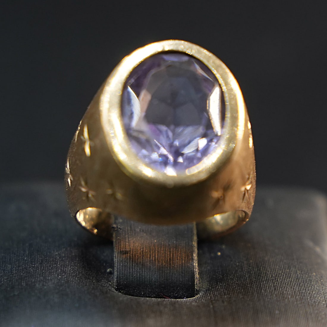 A single Stunning Amethyst is set on this refined 18K Yellow Gold Ring, 11.12gr (1 of 4)