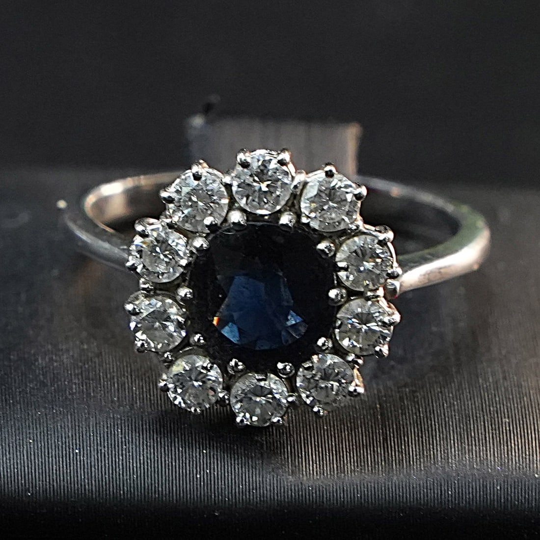 18K White Gold Ring Featuring Central Sapphire Surrounded by 10 Diamonds 0.70ct total, 4.27gr (1 of 4)