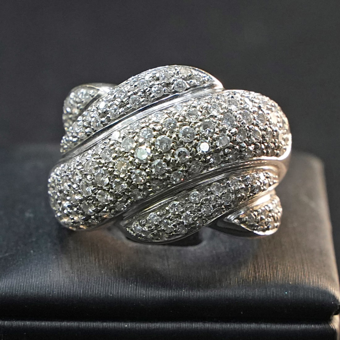 Substantial yet Delicate 18kt White Gold Pave Diamond Ring with a Curved Elegant Design, 13.83 gr (1 of 4)