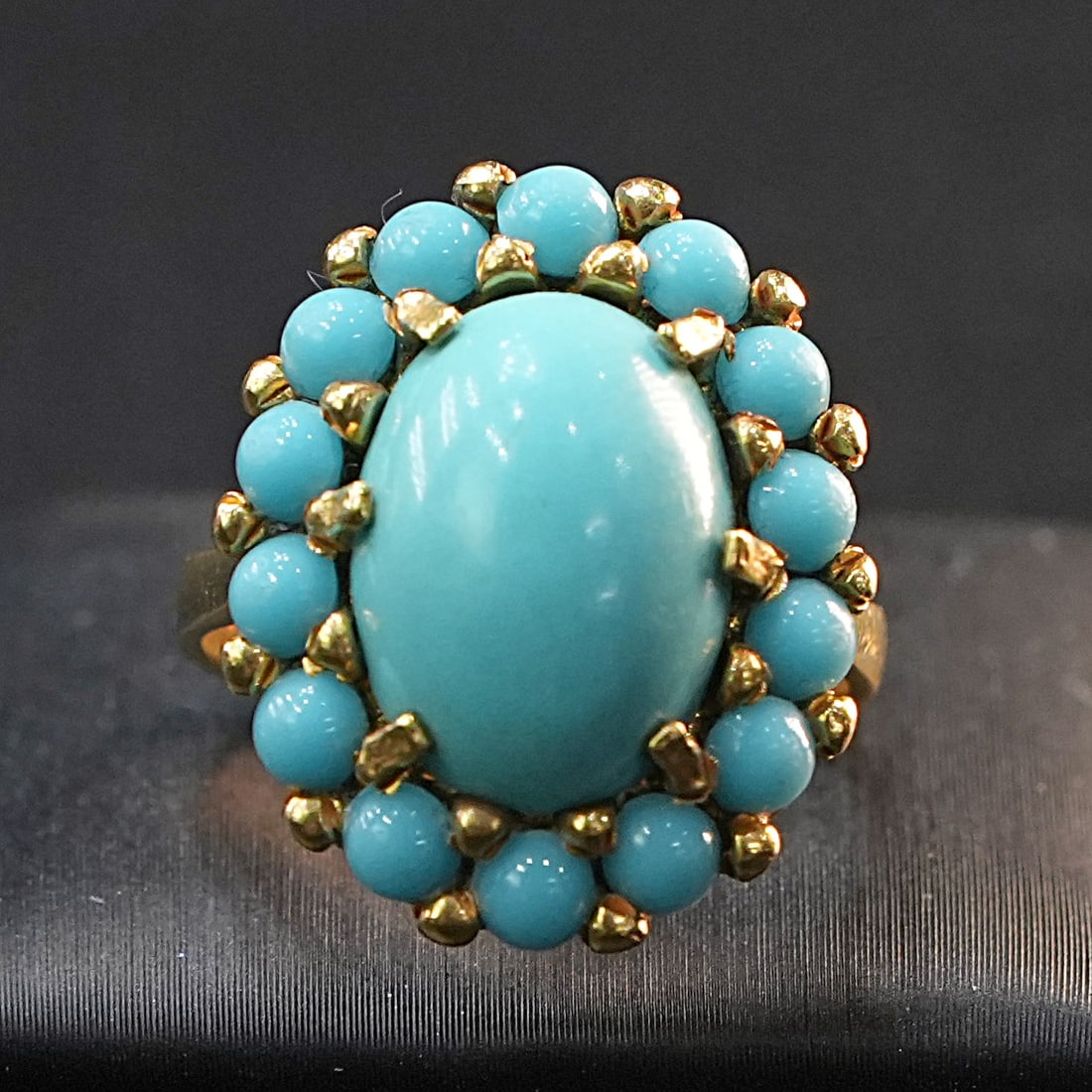 A Luminous 18kt Yellow Gold Ring with Central Cabochon Turquoise and Turquoise Beads, 9.21 gr (1 of 4)
