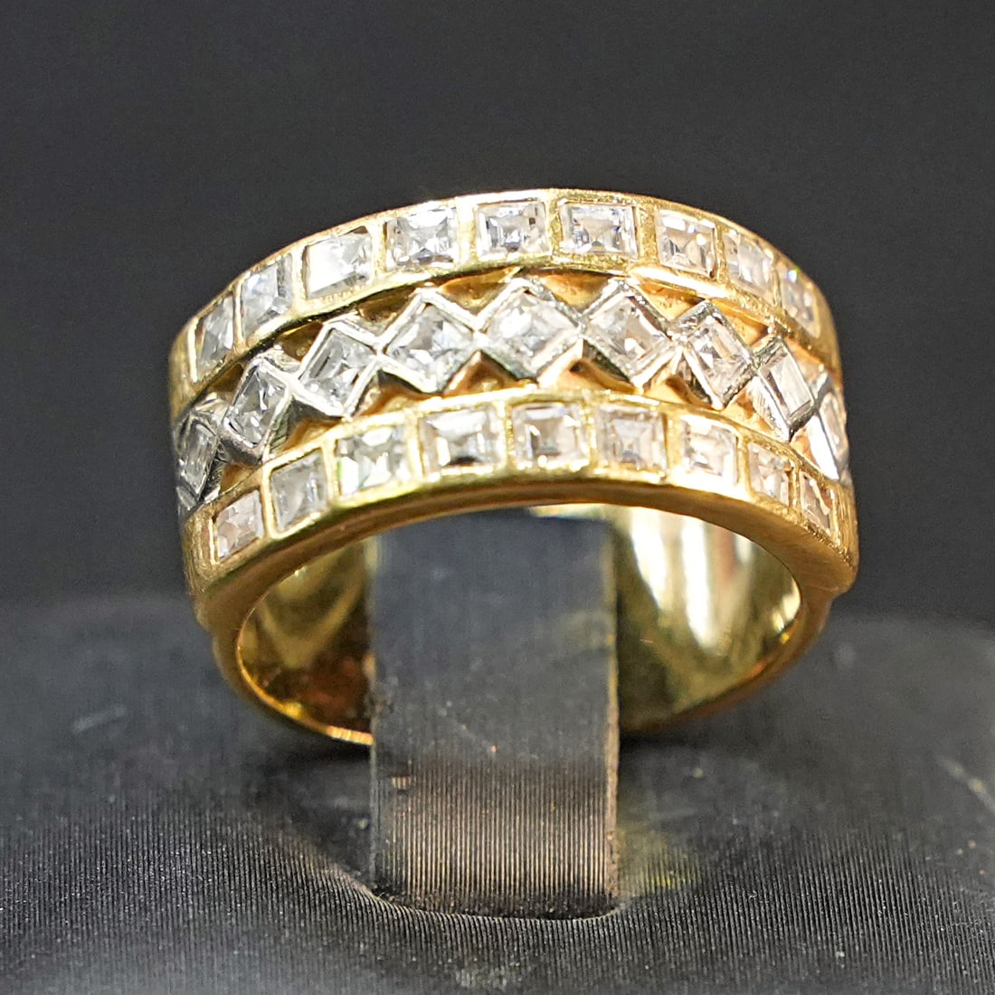 Impressive retro 18K Yellow Gold Ring with Triple Band and Brilliant Diamond Accents, 10.17gr (1 of 5)