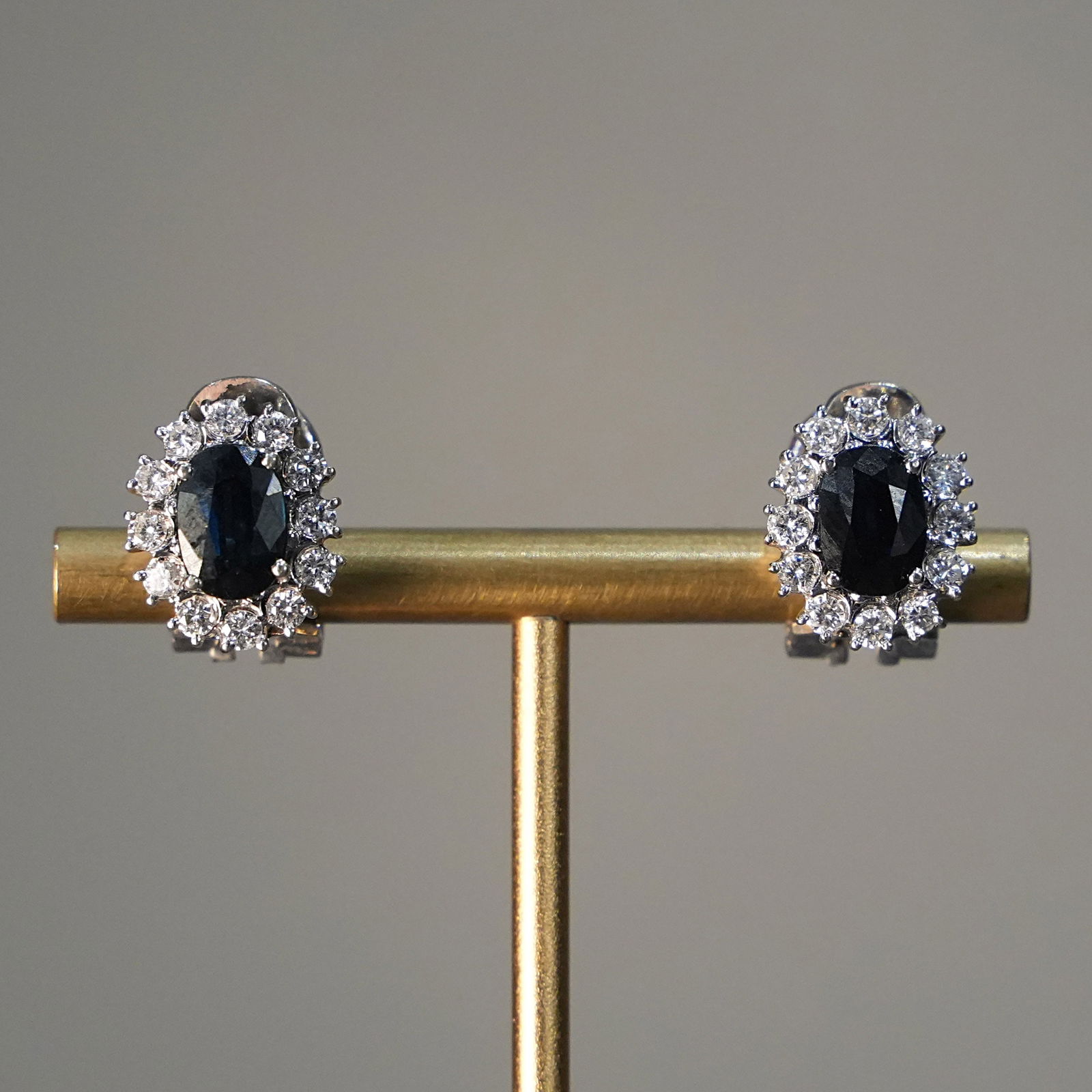 Refined Artisanal 18K White Gold Stud Earrings with Central Sapphires and 1.2ct Diamonds, 6.67gr (1 of 4)