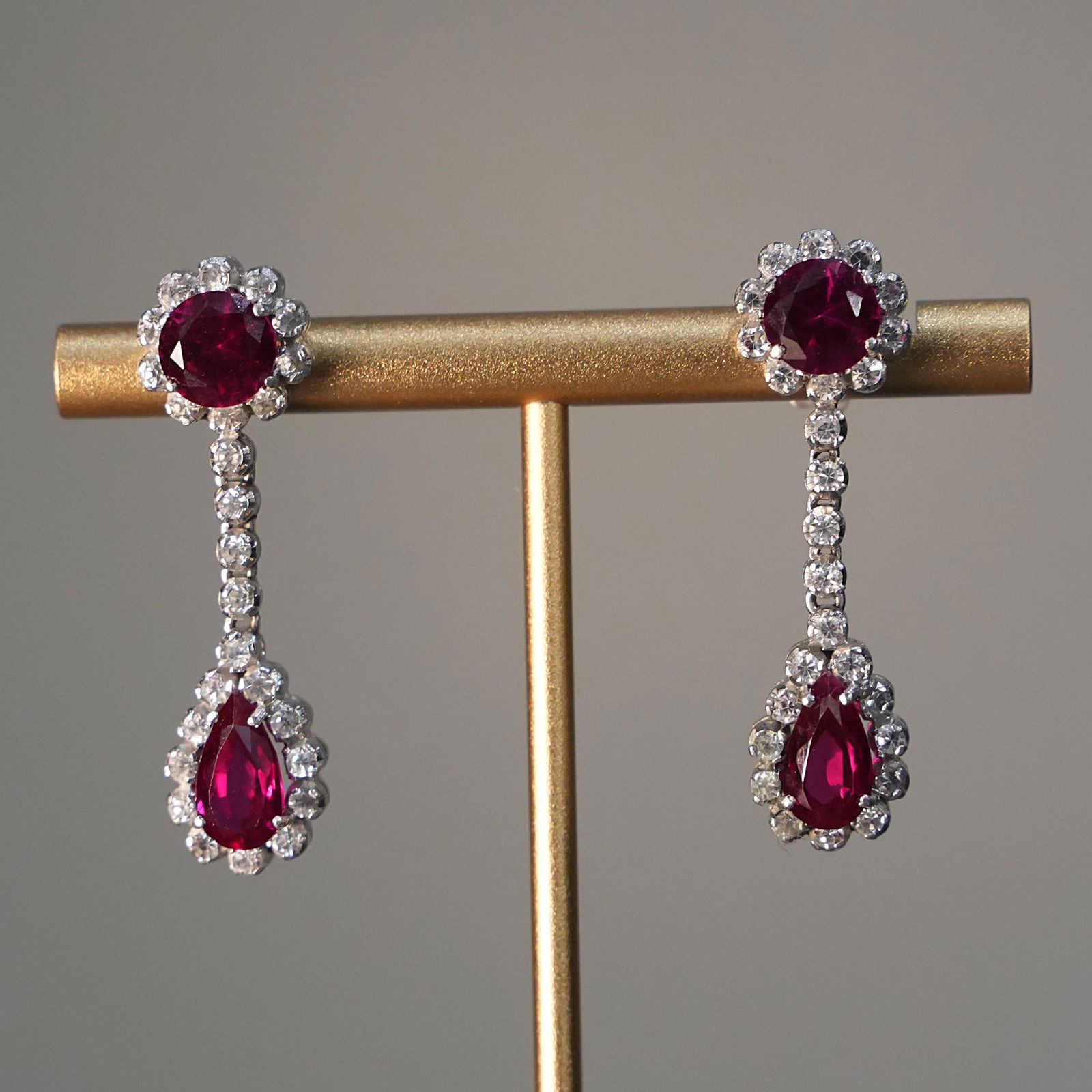 Sophisticated 18K White Gold Drop Earrings with Red and White Zirconia, Screw-Back Post, 9.52 gr (1 of 5)