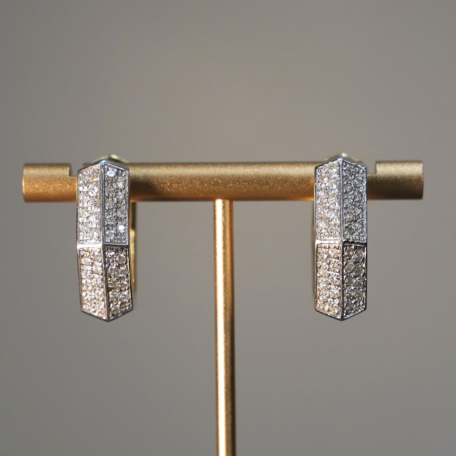 18K White and Yellow Gold Geometric Clip Earrings with Diamond-Studded Design 16.59 gr (1 of 5)