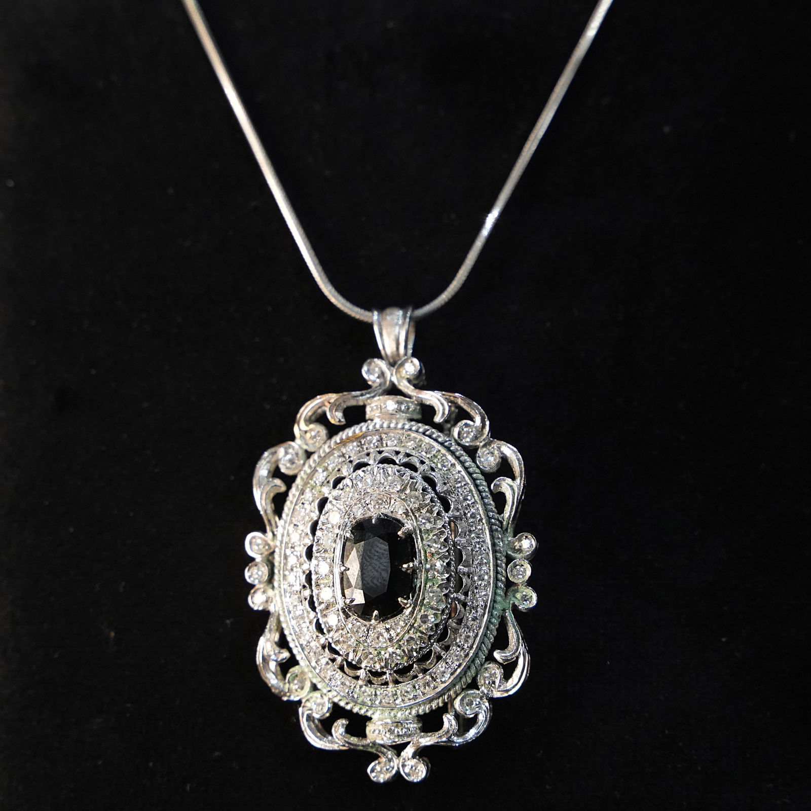 Antique Style 18K White Gold Pendant/Brooch with 79 Diamonds and Australian 2ct Sapphire 14.18gr (1 of 4)