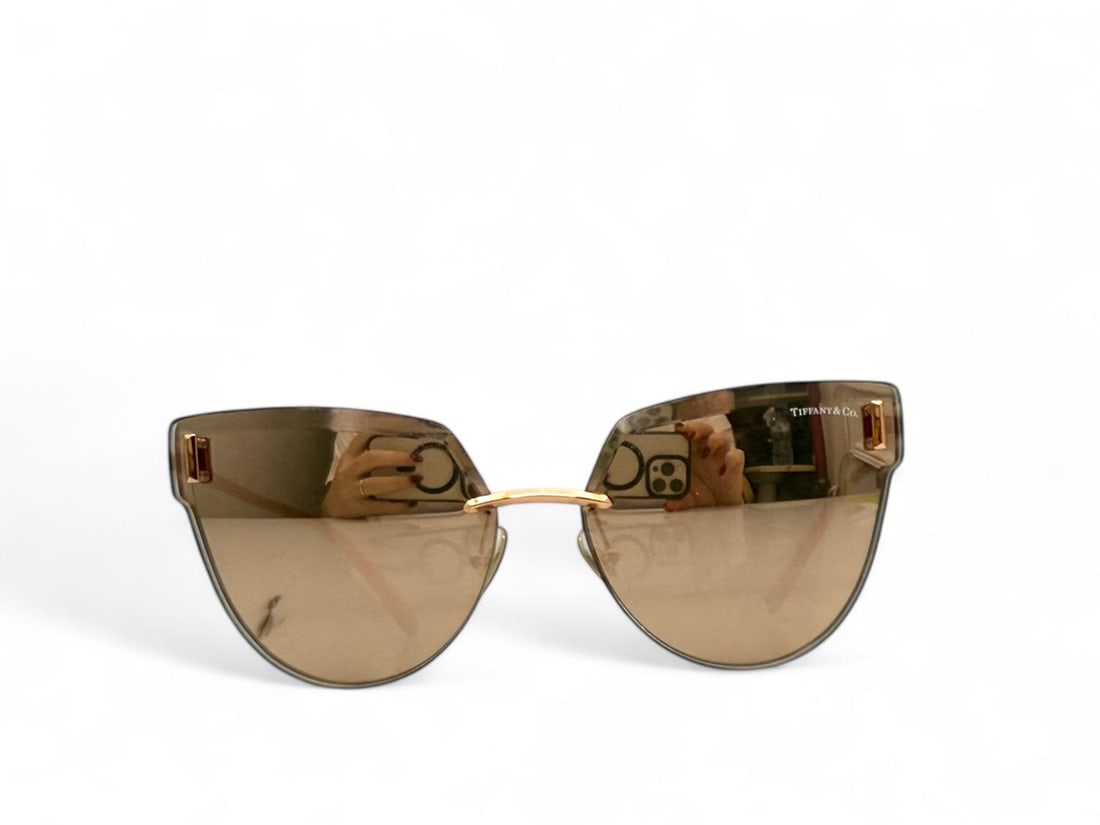 Tiffany & Co. Gold Metal Sunglasses - Authentic, Perfect Condition: Elegant Tiffany & Co. sunglasses featuring a luxurious gold metal frame for a sophisticated look. The refined design captures the timeless style and quality of the Tiffany brand. In perfect condition,