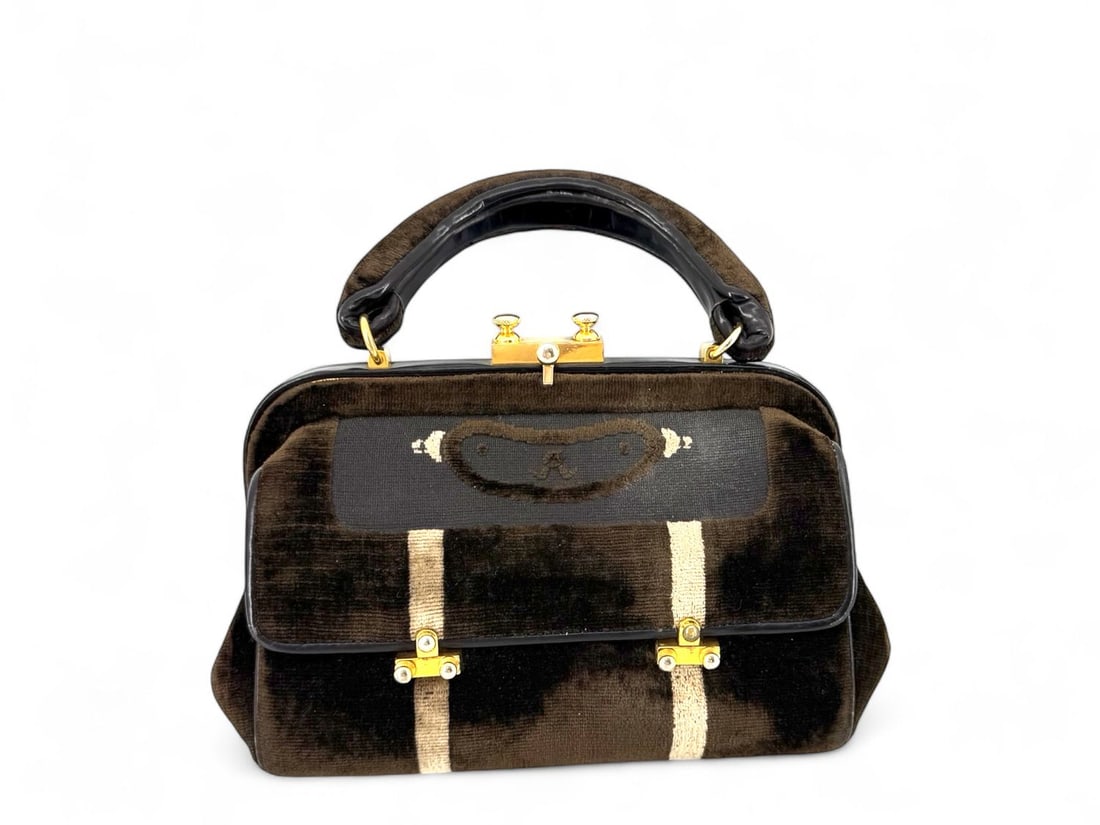 Roberta di Camerino Bagonghi Velvet Handbag - Historic & Masterful: The luxury Bagonghi handbag by Roberta di Camerino, a true icon of Italian design. Crafted from sumptuous brown velvet with masterfully integrated gold hardware, this model gained worldwide fame for i