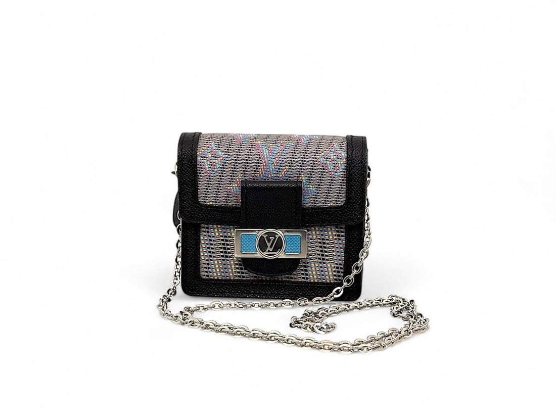 Louis Vuitton Bum Bag Pop Limited Edition - Vibrant & Radiant Treasure: The spectacular Louis Vuitton Bum Bag from the "Pop" Limited Edition, featuring a vibrant Multicolor Monogram motif. This radiant accessory is a bold fusion of contemporary art and classic luxury, acc