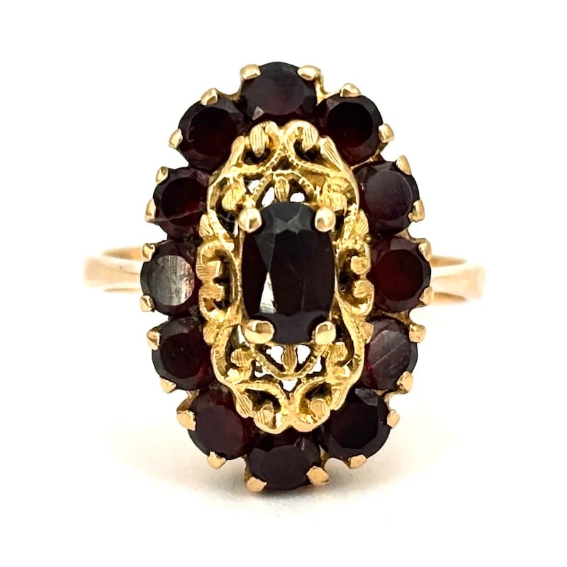 Exquisite 18kt Yellow Gold Vintage Oval Patch Ring with Garnet Center and Filigree work, 5.52gr (1 of 5)