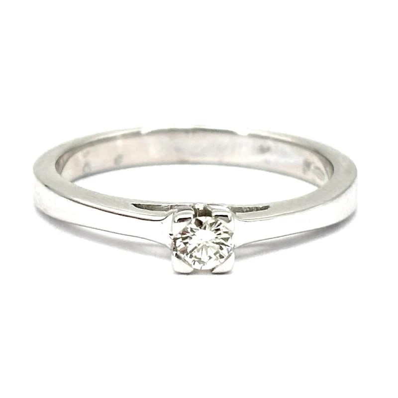 A Refined 18kt White Gold Ring featuring a Brilliant 0.19ct Diamond – Weight 3.45gr (1 of 5)