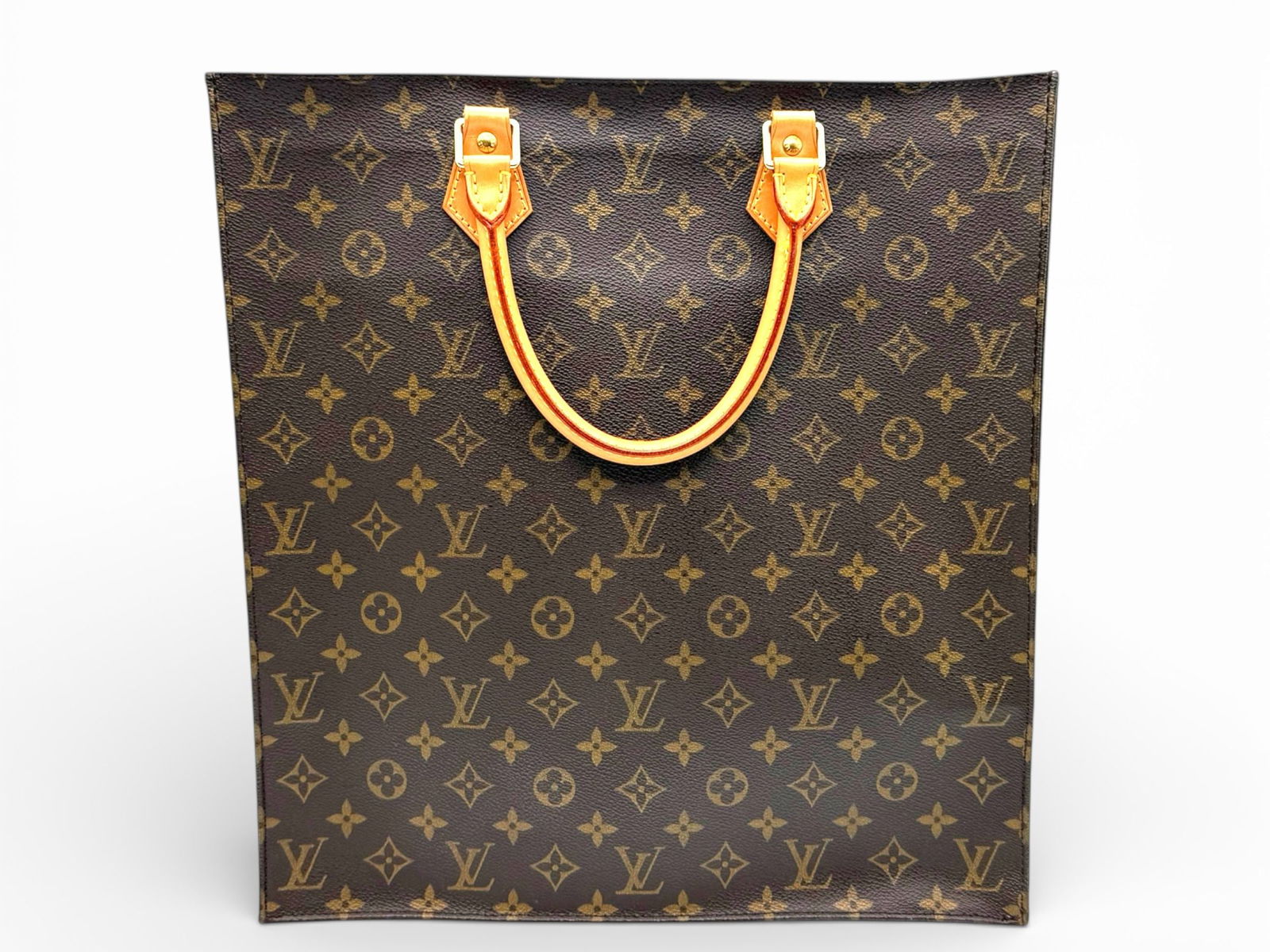 Louis Vuitton Sac Plat - Sophisticated Monogram Handbag with Chic Gold Details: The Louis Vuitton Sac Plat exudes timeless elegance and refined style Crafted in iconic Monogram coated canvas with natural cowhide leather, a perfect companion for everyday luxury BRAND: Louis Vuitto