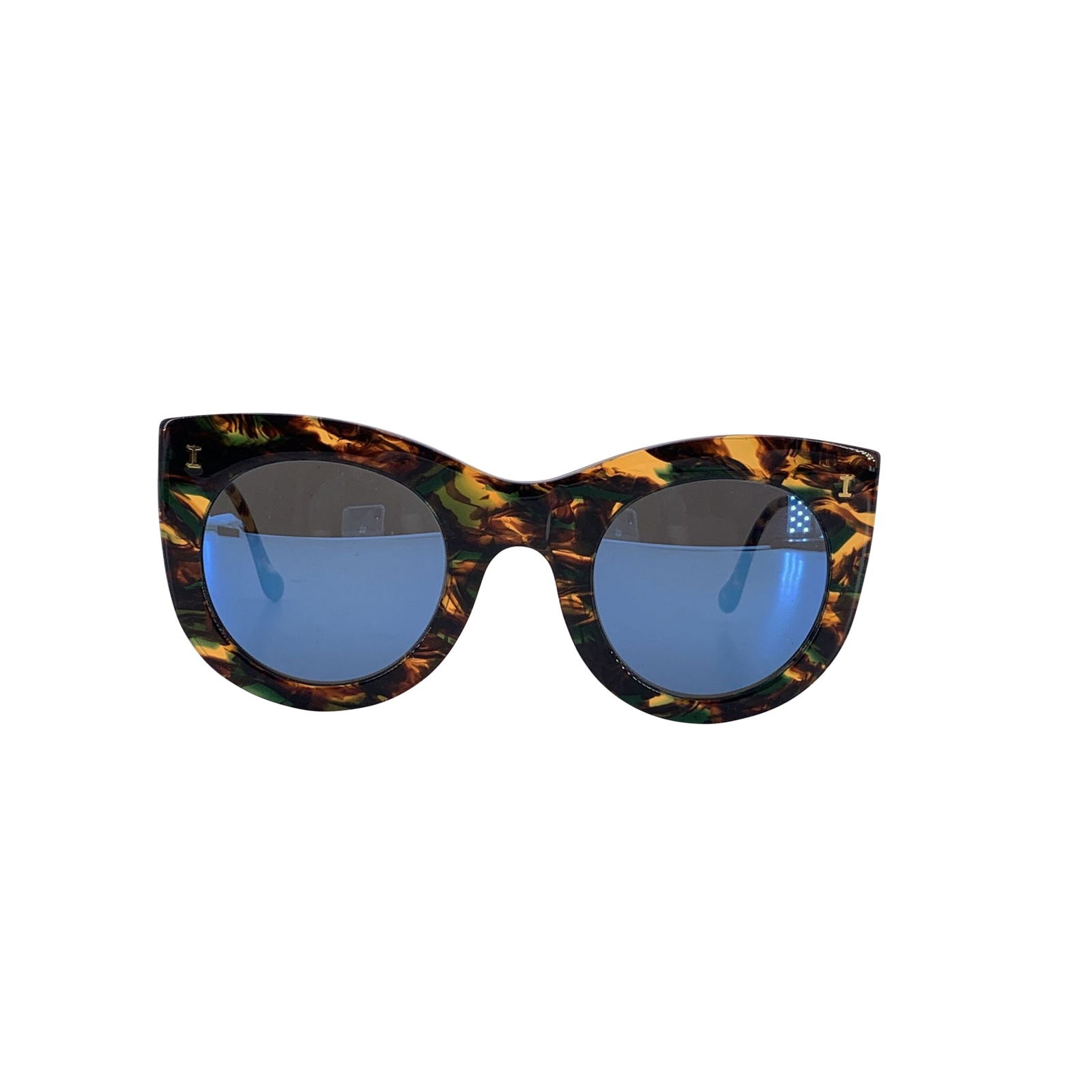 Illesteva Plastic Sunglasses: A statement of modern glamour, the Illesteva Boca II Sunglasses reinterpret the timeless cat-eye with bold, contemporary flair. Featuring a rich Brown Havana acetate frame paired with striking blue mi