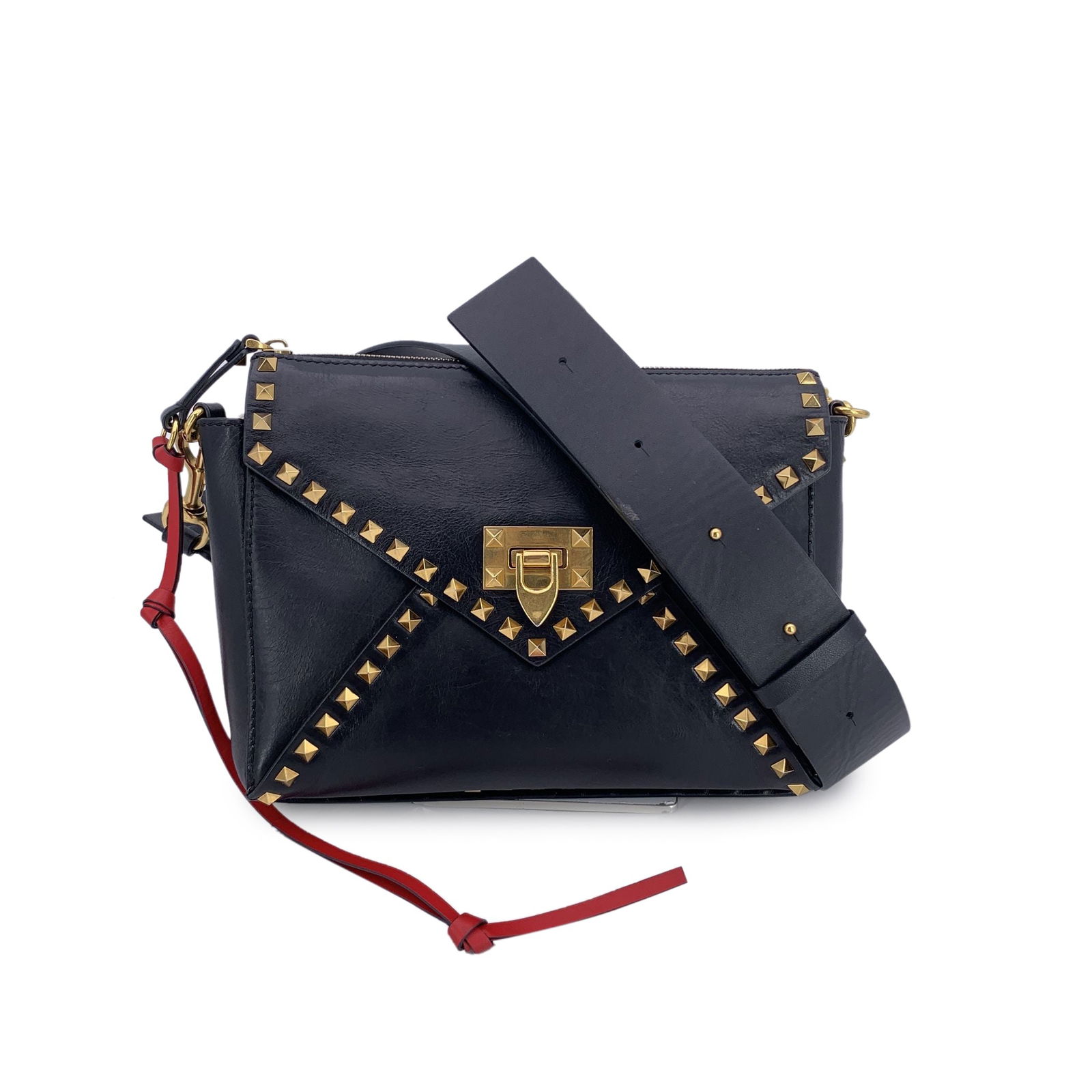 Valentino Garavani Leather Crossbody Bag Rockstud: Step into timeless Italian elegance with the Valentino Garavani Rockstud Hype Leather Crossbody Bag-a standout piece from the legendary Rockstud collection that helped define a decade of bold, urban l