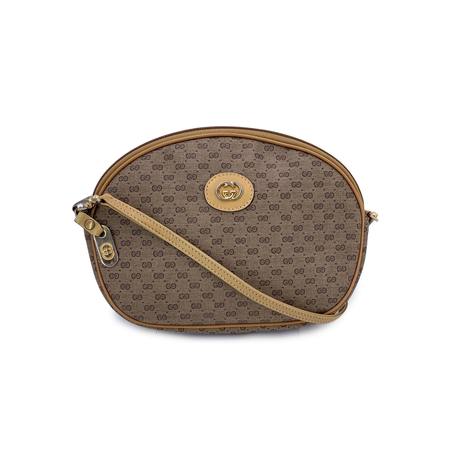 Gucci Vintage Cloth Crossbody Bag Ophidia Zip: A charming nod to classic Italian design, this lovely small Vintage Gucci crossbody bag is a perfect blend of heritage and everyday elegance. Crafted in Gucci's signature beige monogram canvas with ri