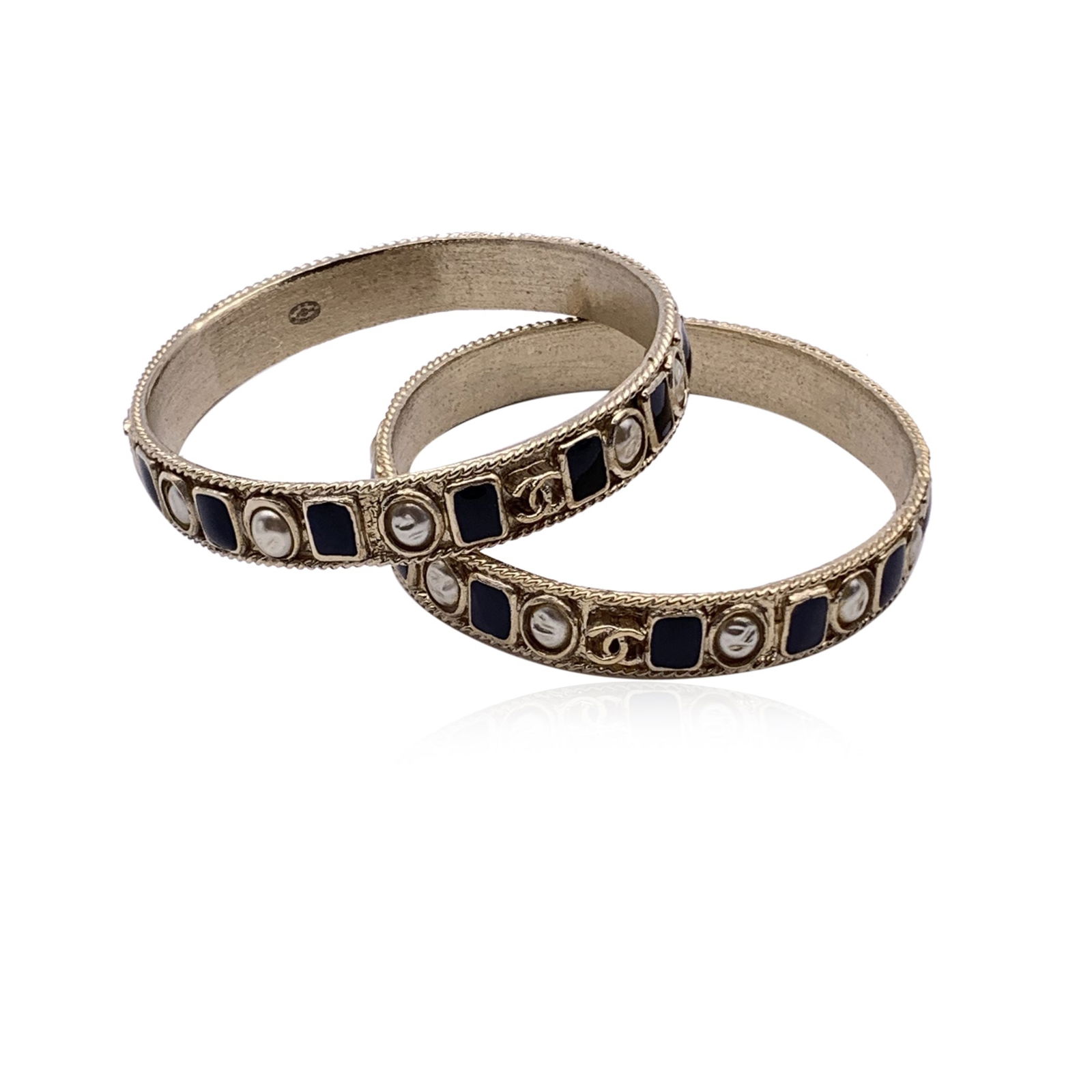 Chanel Metal Bracelet CC (1 of 5)