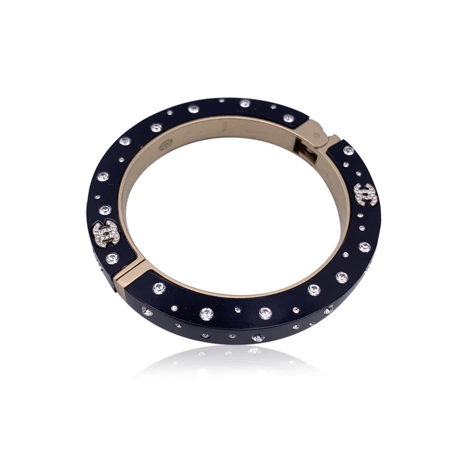 Chanel Plastic Bracelet CC (1 of 8)